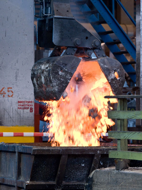 Hydros smelteverk i Høyanger har drevet med produksjon av aluminium siden 1917. (Foto: Norsk Hydro)